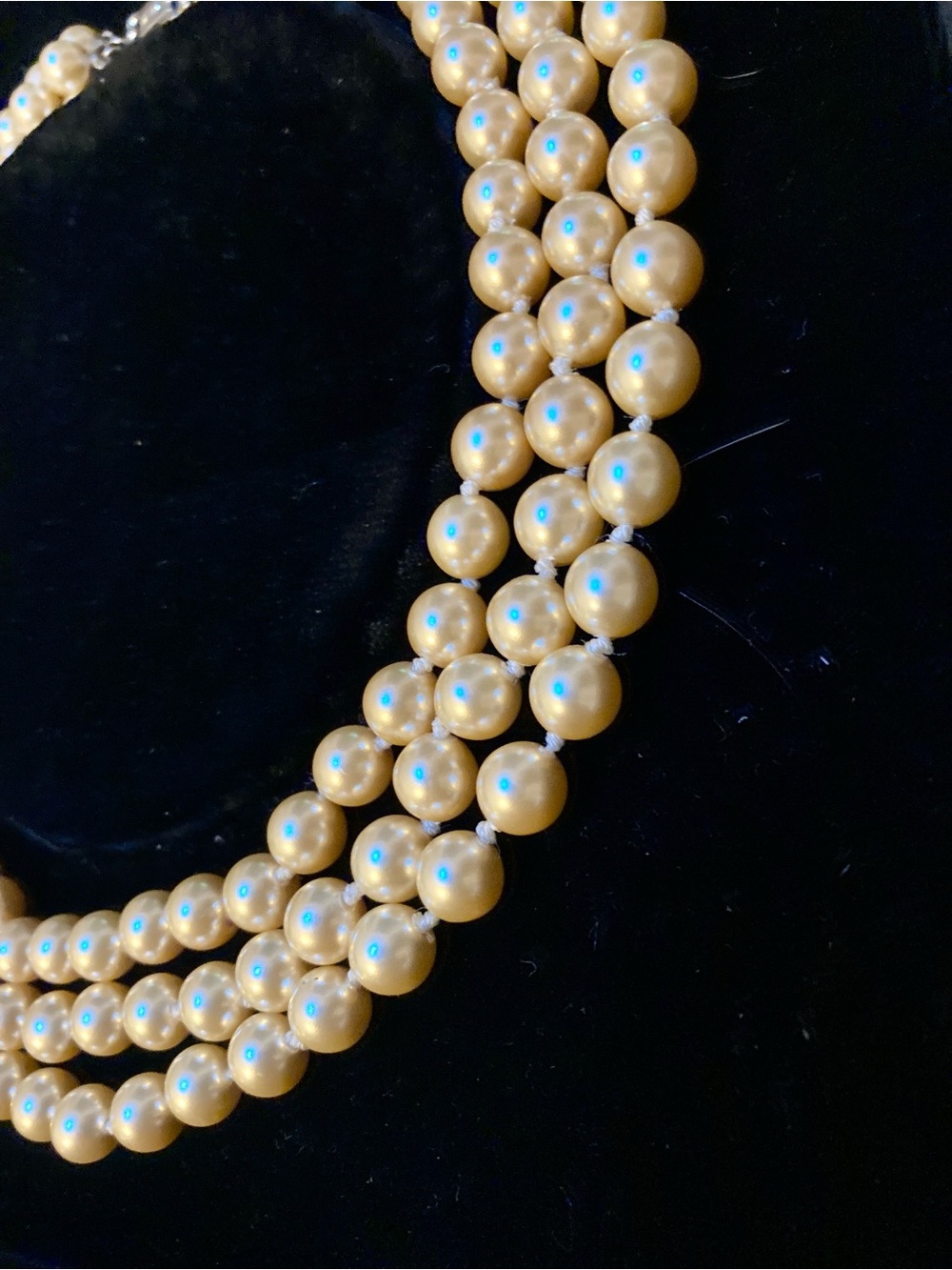 Jackie’s Pearls 3 Strand Franklin Mint Cream JBK 8mm Euc - Picture 5 of 13